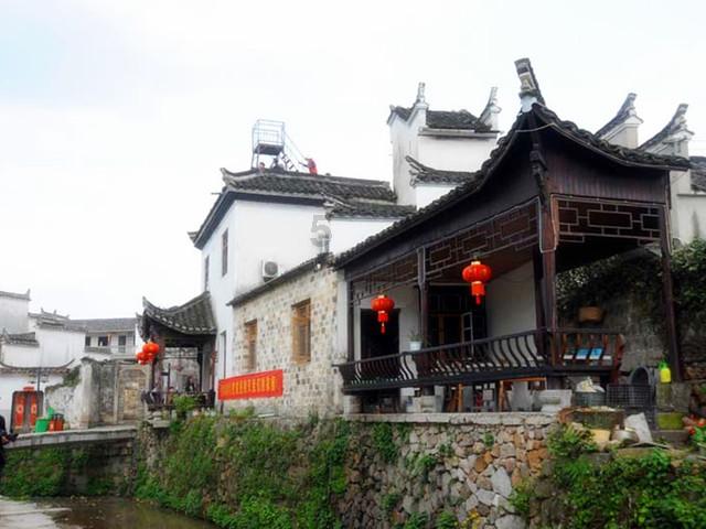 嘴角四周老是长痘痘,是什么原因导致的?——专业有问必答平台